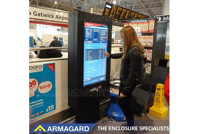 Interaktywne i odporne na warunki atmosferyczne rozwiązanie digital signage na lotniskach zainstalowane na lotnisku Gatwick