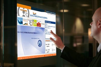 Digital signage Monitor dotykowy, który monitor dotykowy jest najlepszym rozwiązanien do zewnętrznej lokalizacji?