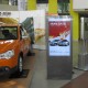 kiosk multimedialny idealny do użytku w salonach samochodowych